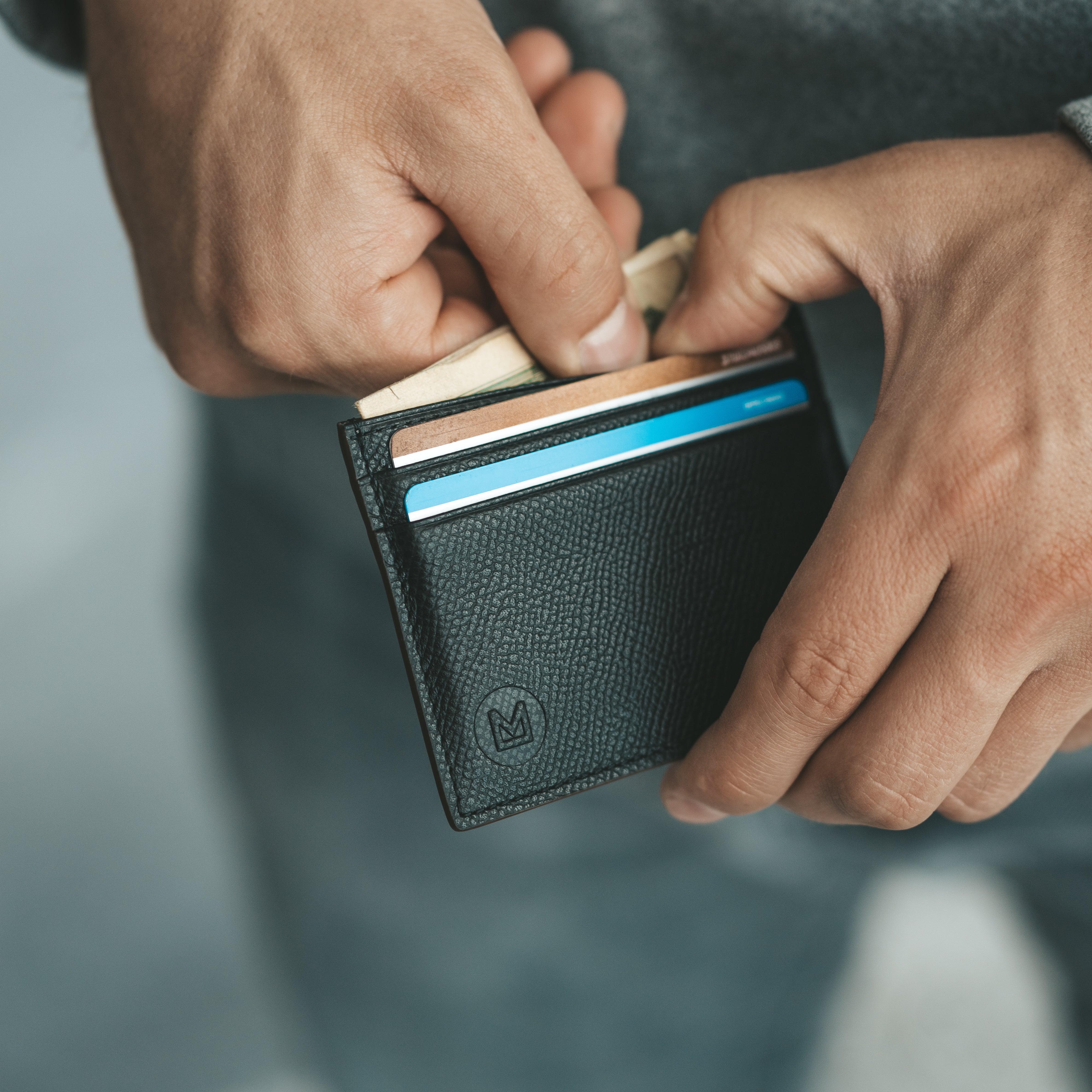 Medium Leather Card Holder in Hand