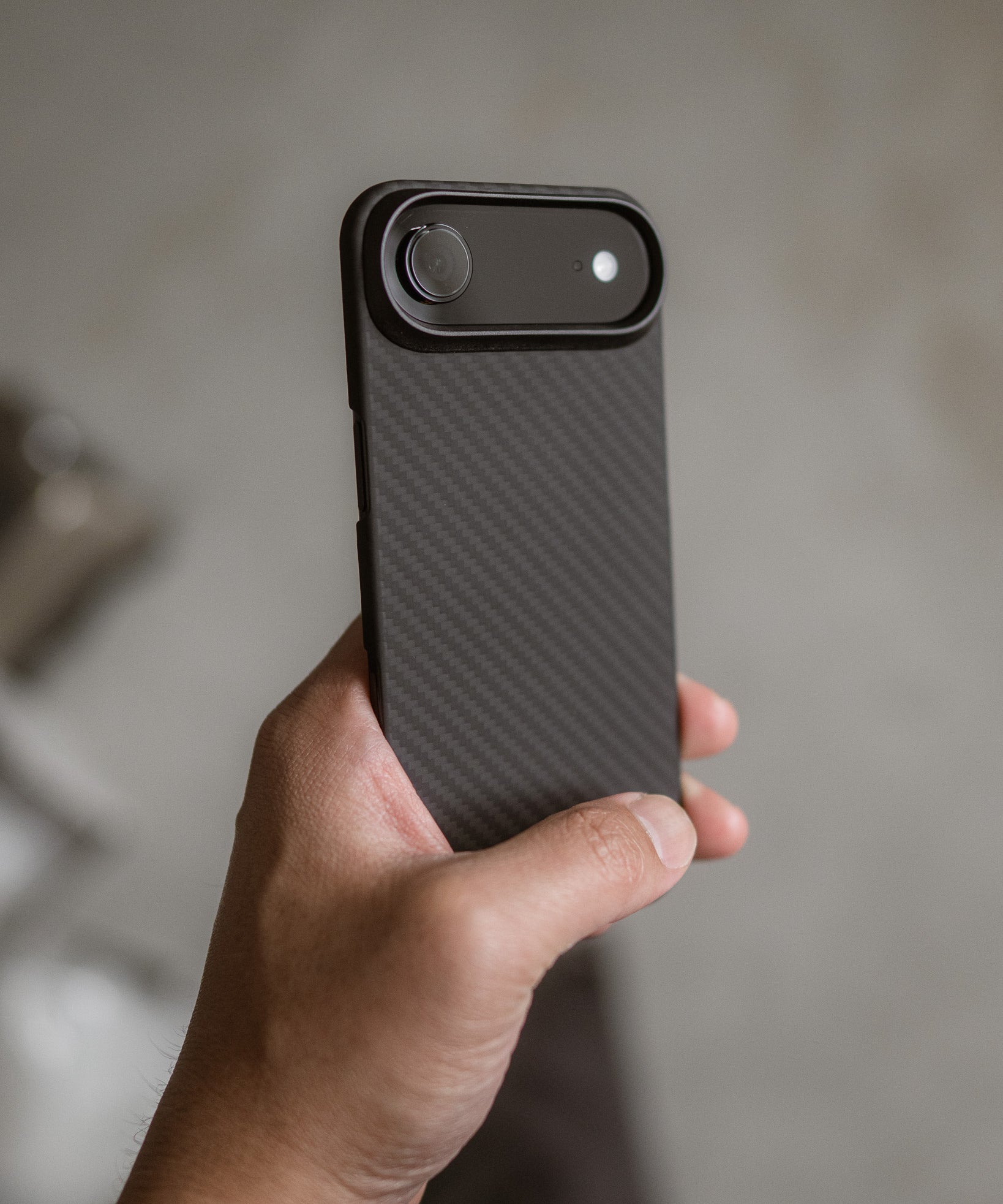 carbon-fiber-iphone-air-case-in-hand-2